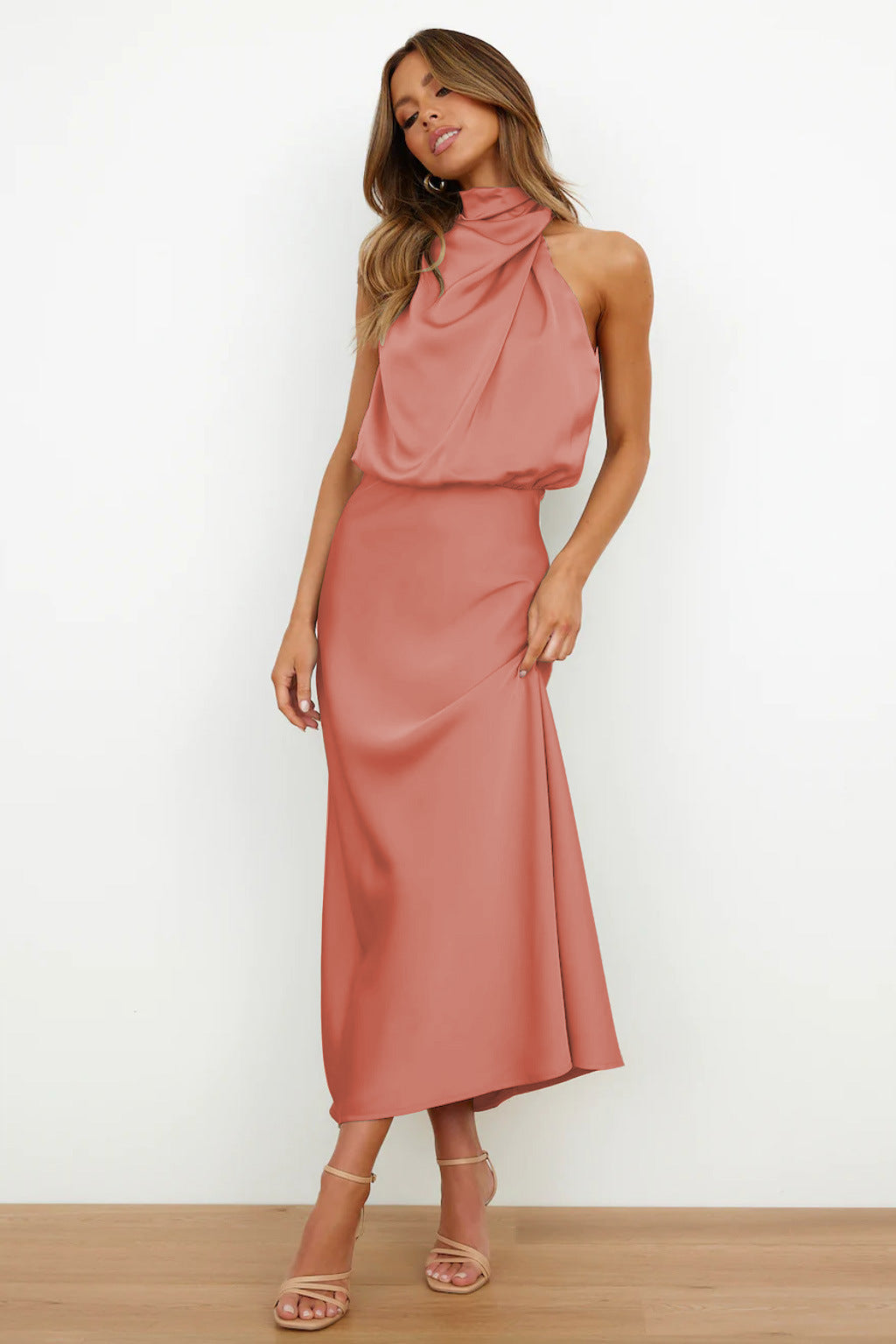 Elise | Robe Halter en Satin Élégante – Gracieuse et Chic