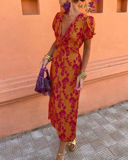 Aria™ - Élégant robe à décolleté en V profond avec motif de feuilles