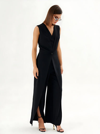 Mono noir sans manches avec effet enveloppant et jambes larges