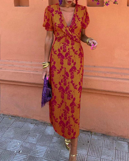 Aria™ - Élégant robe à décolleté en V profond avec motif de feuilles