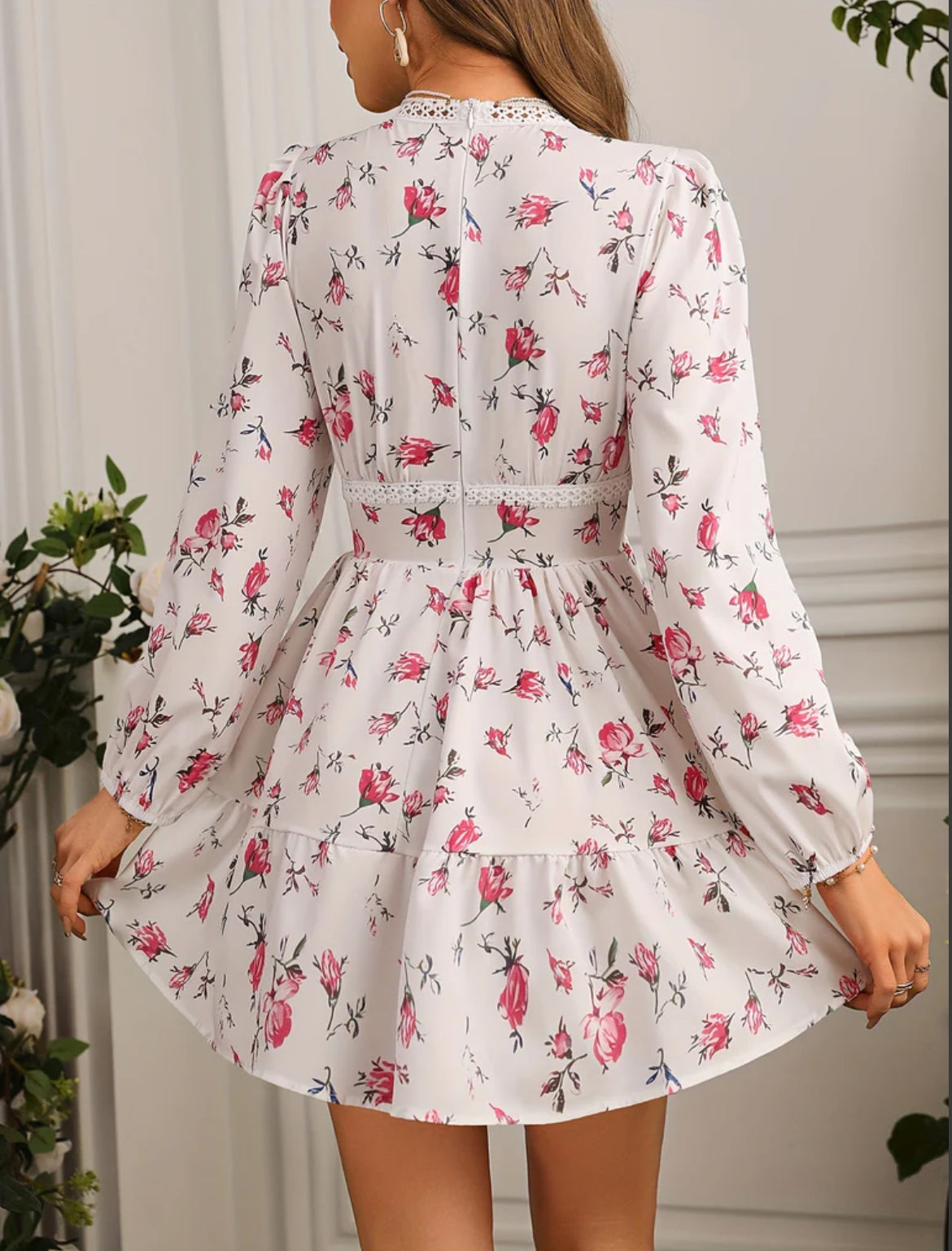 Robe Mini Fleurie pour Femmes avec Manches Longues Bouffantes et Décolleté en V