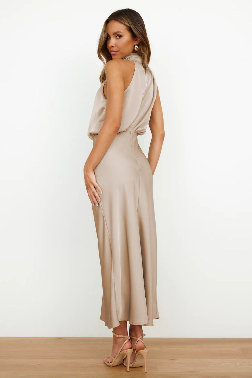 Elise | Robe Halter en Satin Élégante – Gracieuse et Chic