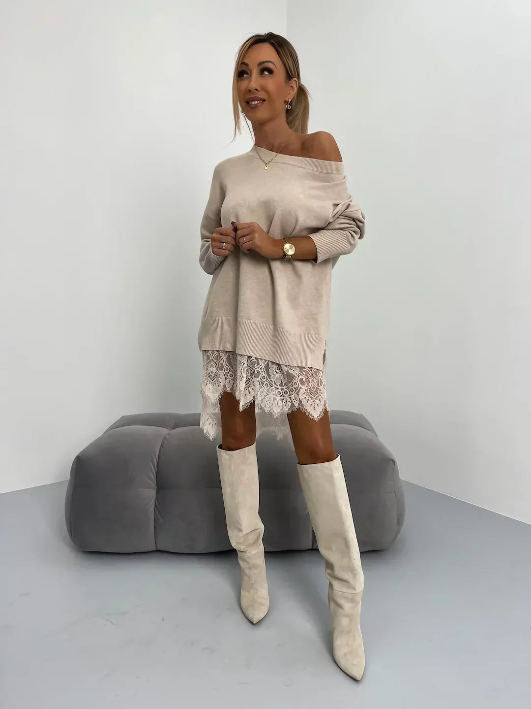 Sweat à Capuche en Dentelle à Longueur Moyenne avec Col Rond