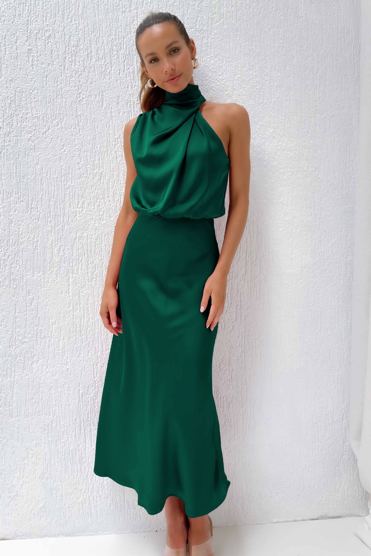 Elise | Robe Halter en Satin Élégante – Gracieuse et Chic