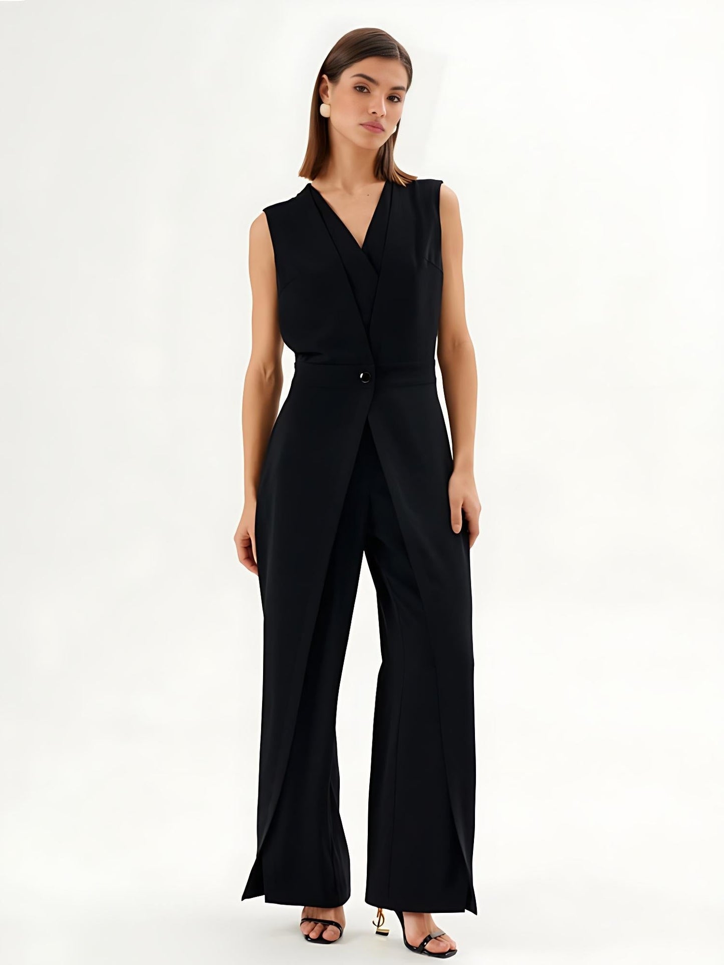 Mono noir sans manches avec effet enveloppant et jambes larges