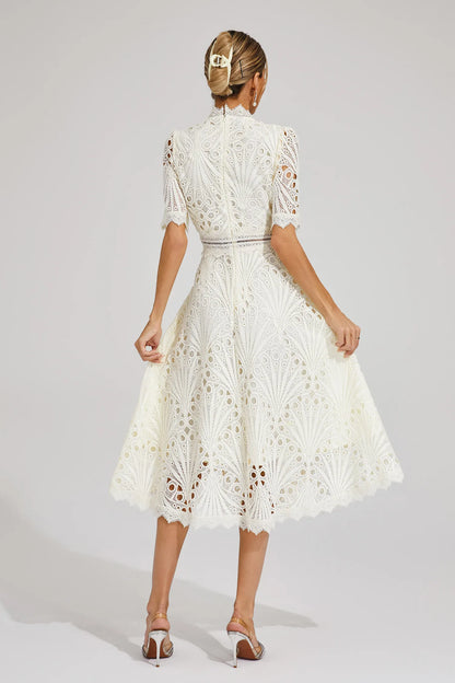 Pierre - Robe Midi en Dentelle et Raffinement