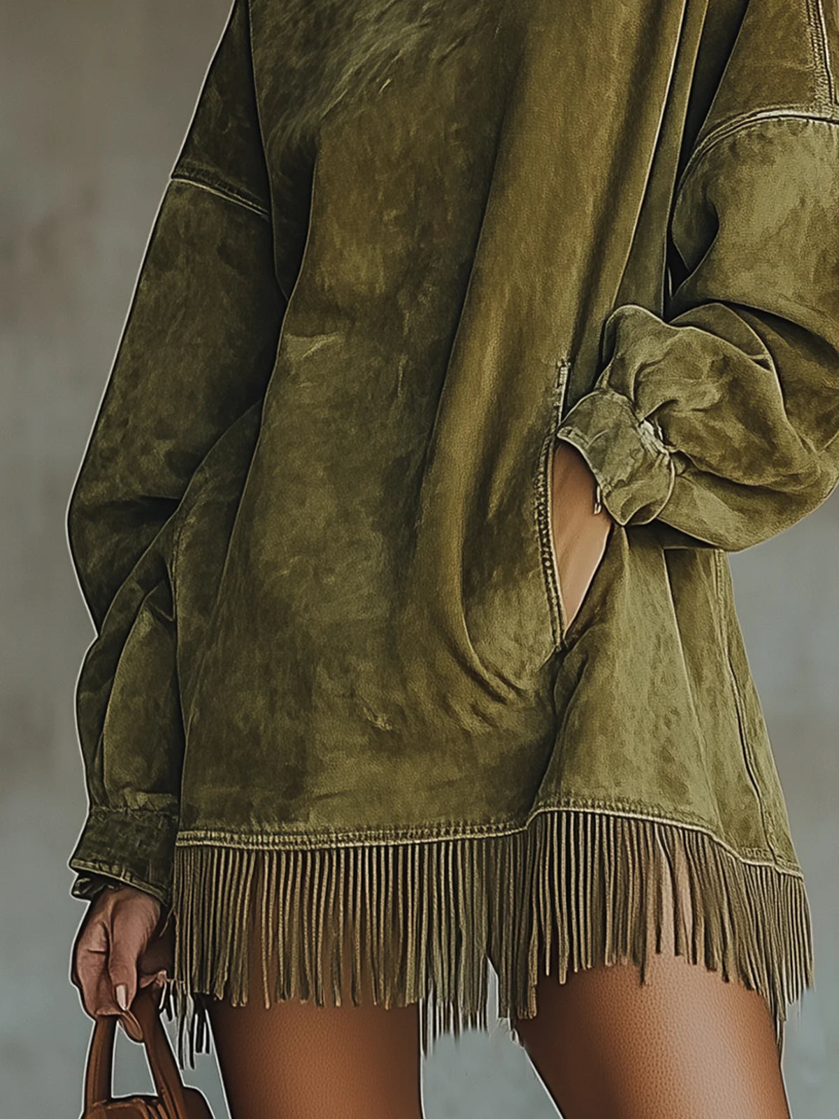 Amalia | Robe en daim avec col montant et franges