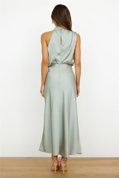 Eliana – Robe midi élégante avec décolleté asymétrique