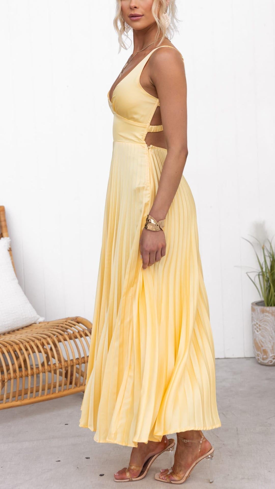 Jane | Robe Maxi Élégante avec Plis et Décolleté en V.