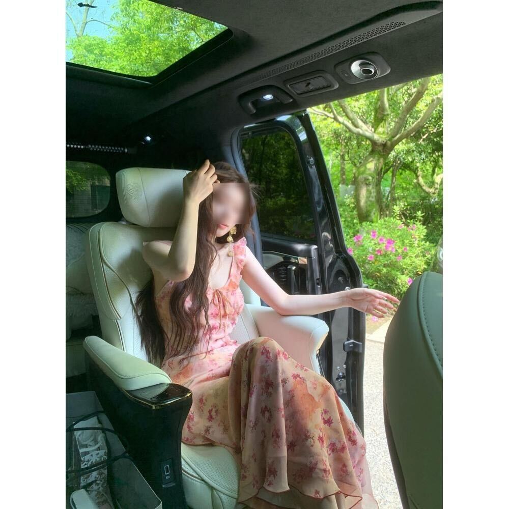 Isabella™ - Robe Halter Floral Élégante