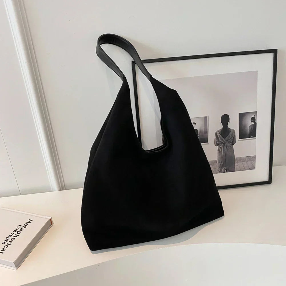 Sac à Bandoulière Minimaliste pour Femme avec Texture Douce et Bandoulière Large