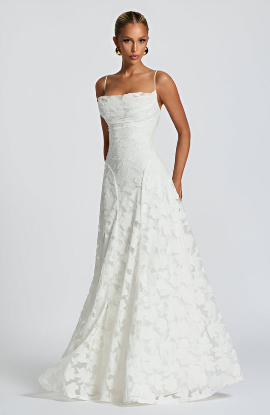 Alona - Robe Maxi en Dentelle Élégante avec Corset
