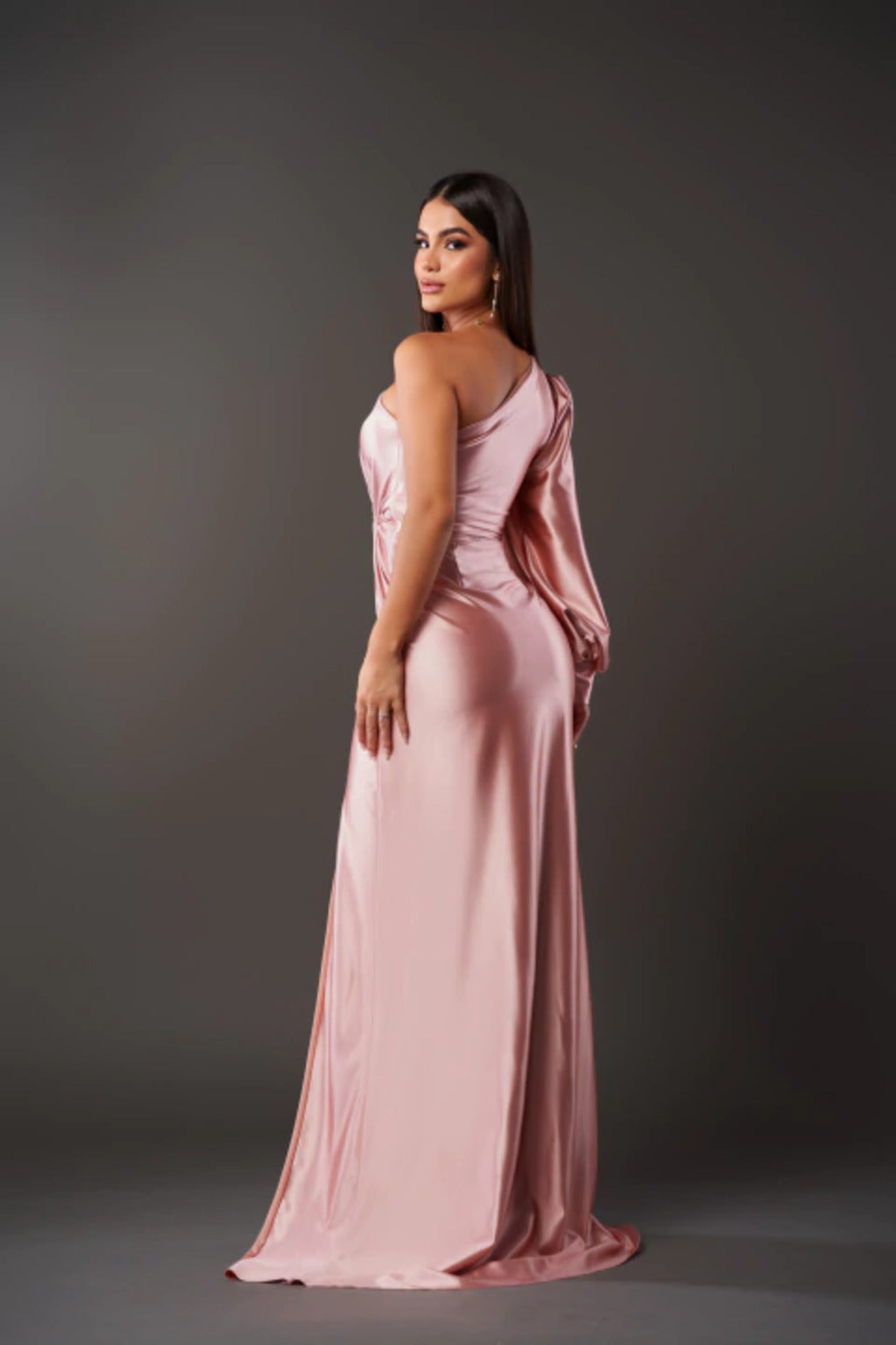 Florencia – Robe satinée à une épaule dénudée, élégante et raffinée